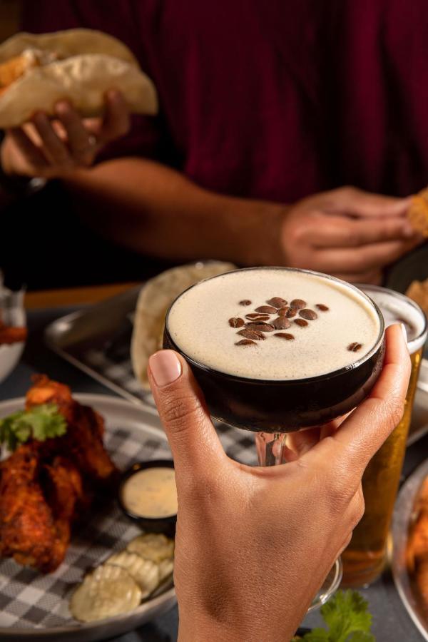 Lylo Auckland Hotel Zewnętrze zdjęcie A glass of Irish coffee